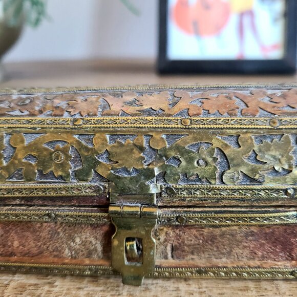 Vintage/Antique hand made with brass leaf details Qalamdan wooden pencil box. - Picture 6 of 15